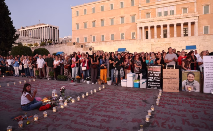 alt="πατέρα του θύματος , 2"